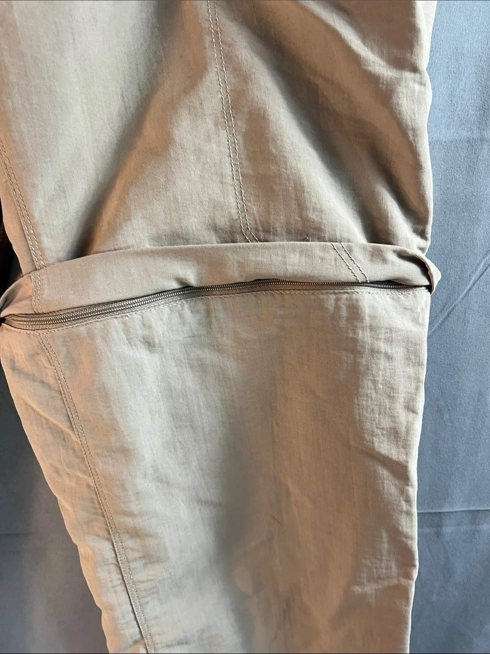 The North Face Men's Cargo Pants in Beige convertible turns into shorts men’s LG